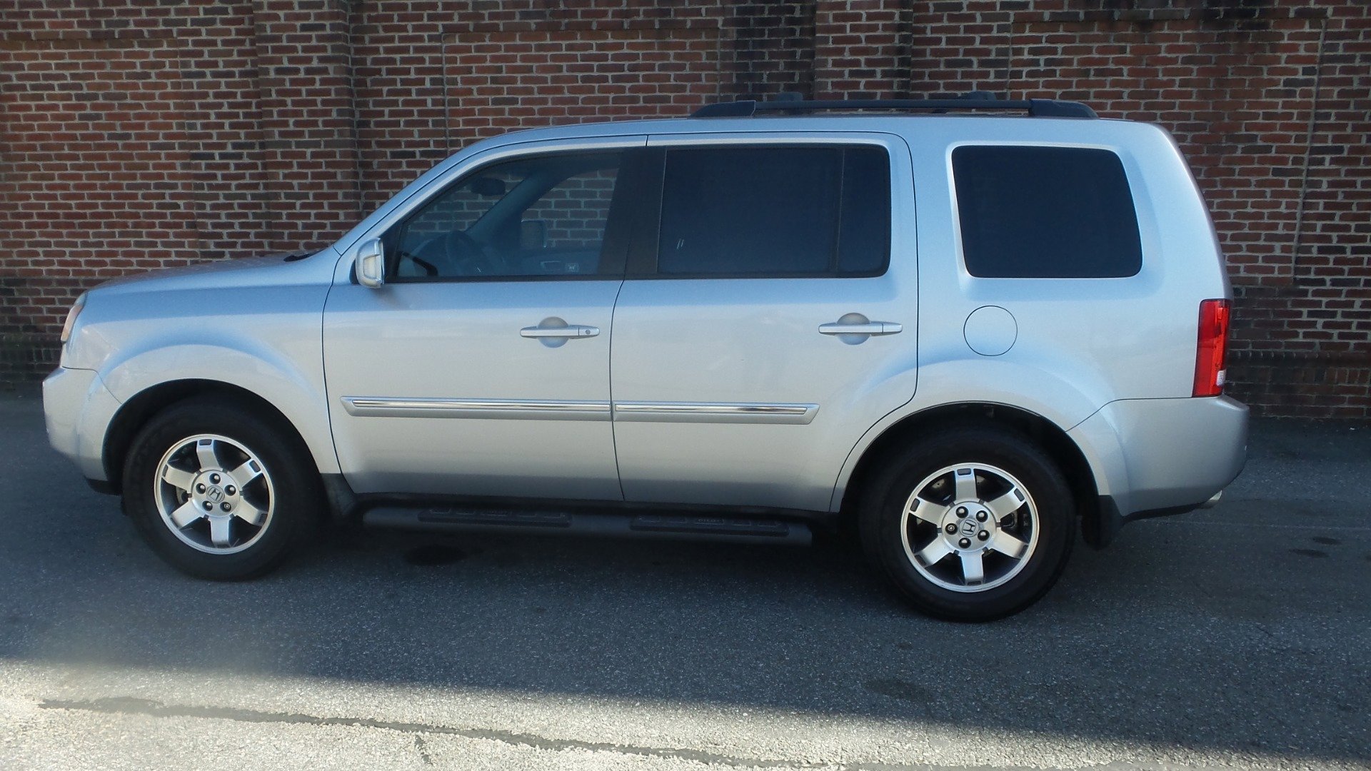 Used 2010 Honda Pilot Touring image 3