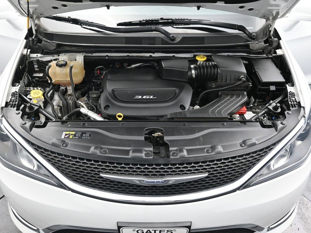 Used 2017 Chrysler Pacifica Touring-L Plus image 65