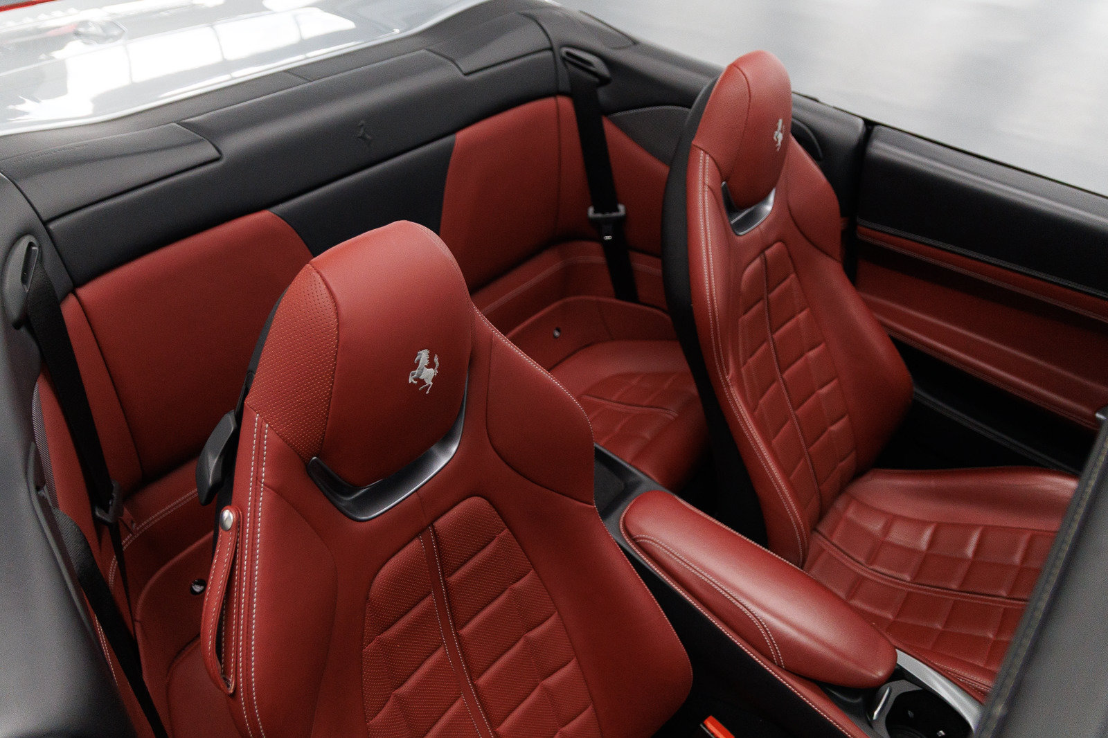 Used 2019 Ferrari Portofino RWD image 29