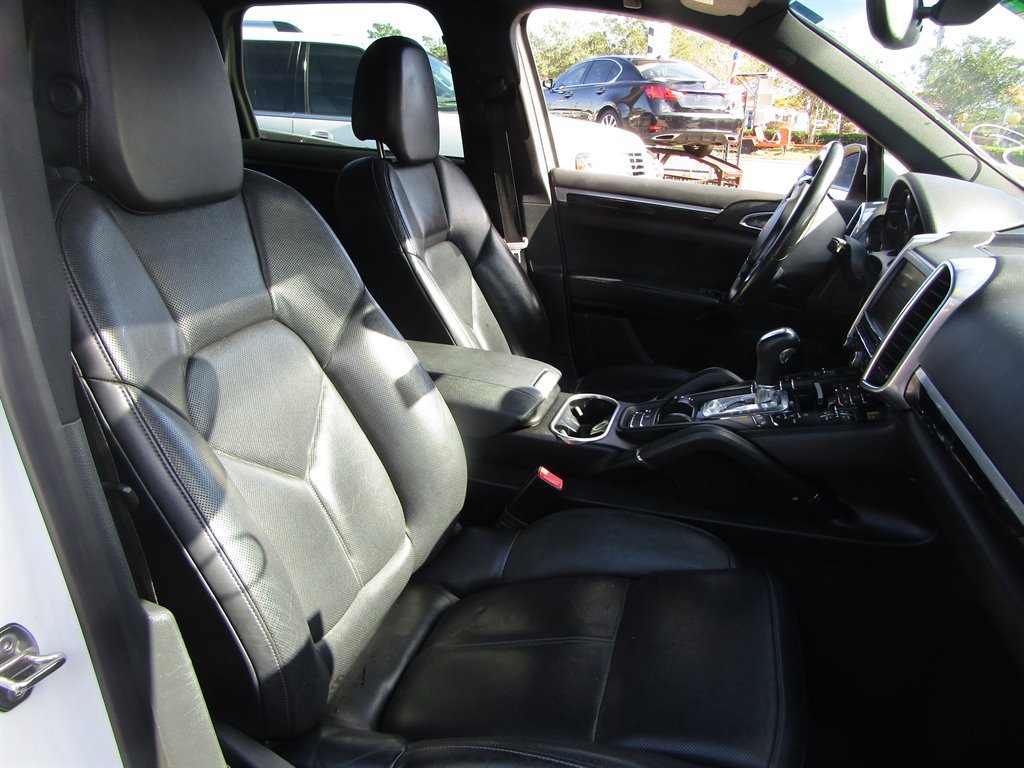 Used 2014 Porsche Cayenne AWD/4WD image 5