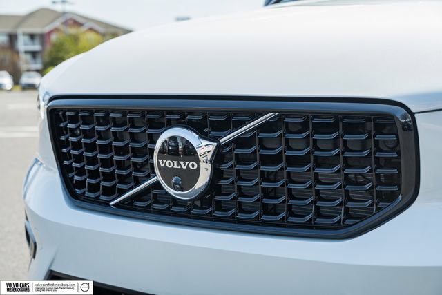 New 2026 Volvo XC40 B5 Plus w/ Climate Package AWD/4WD image 12