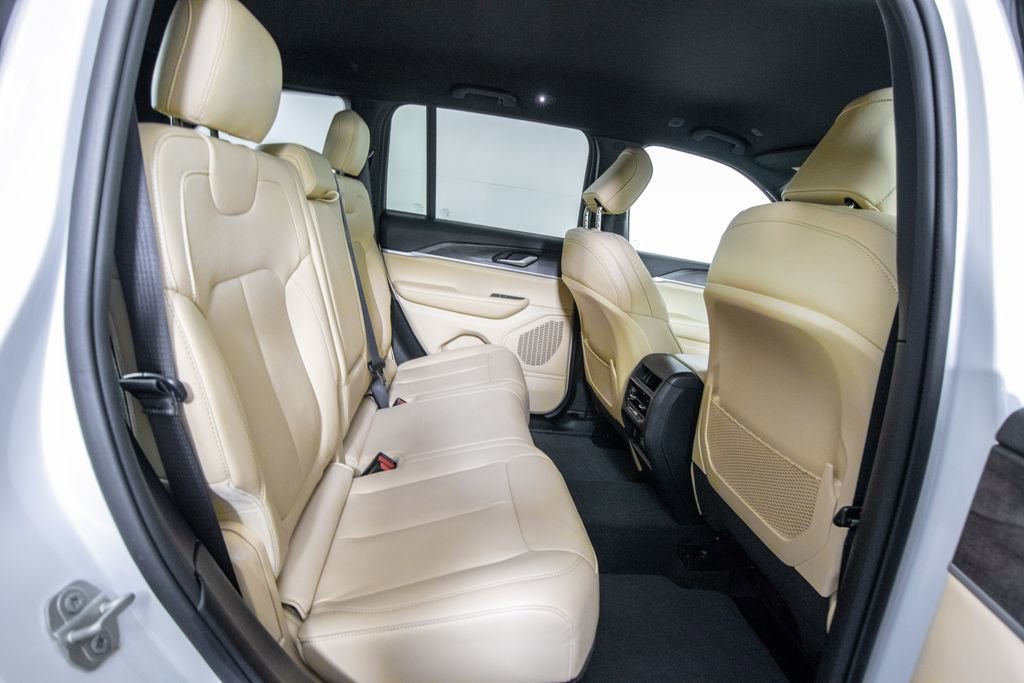 Used 2023 Jeep Grand Cherokee Limited RWD image 12
