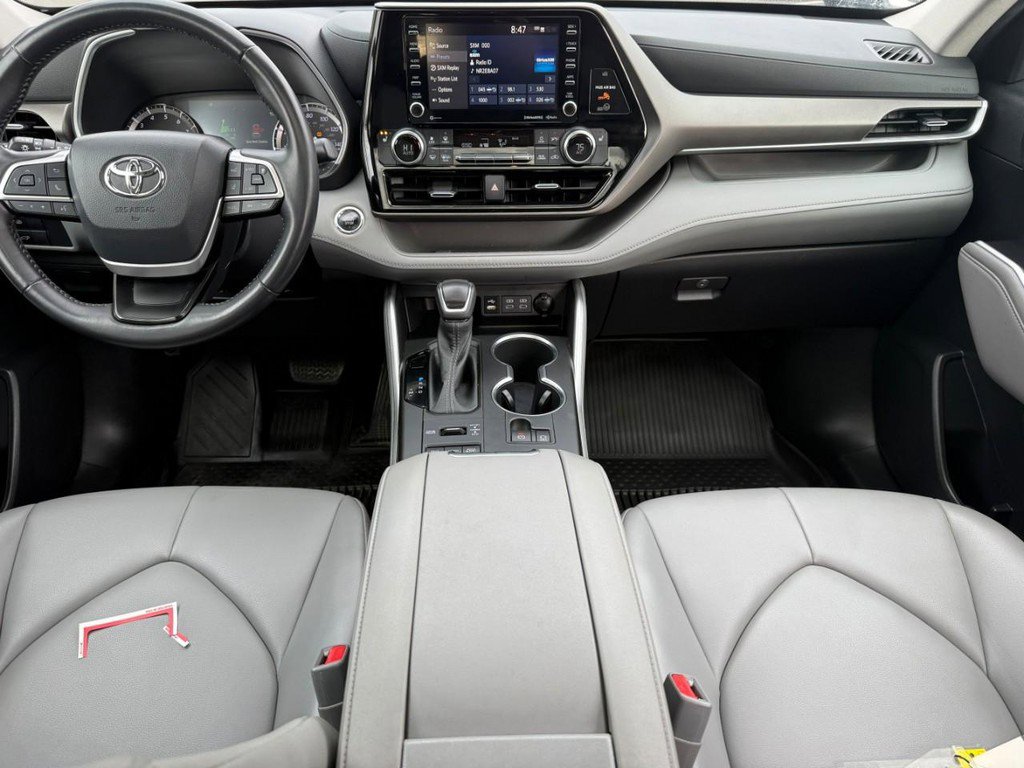Used 2022 Toyota Highlander XLE image 14