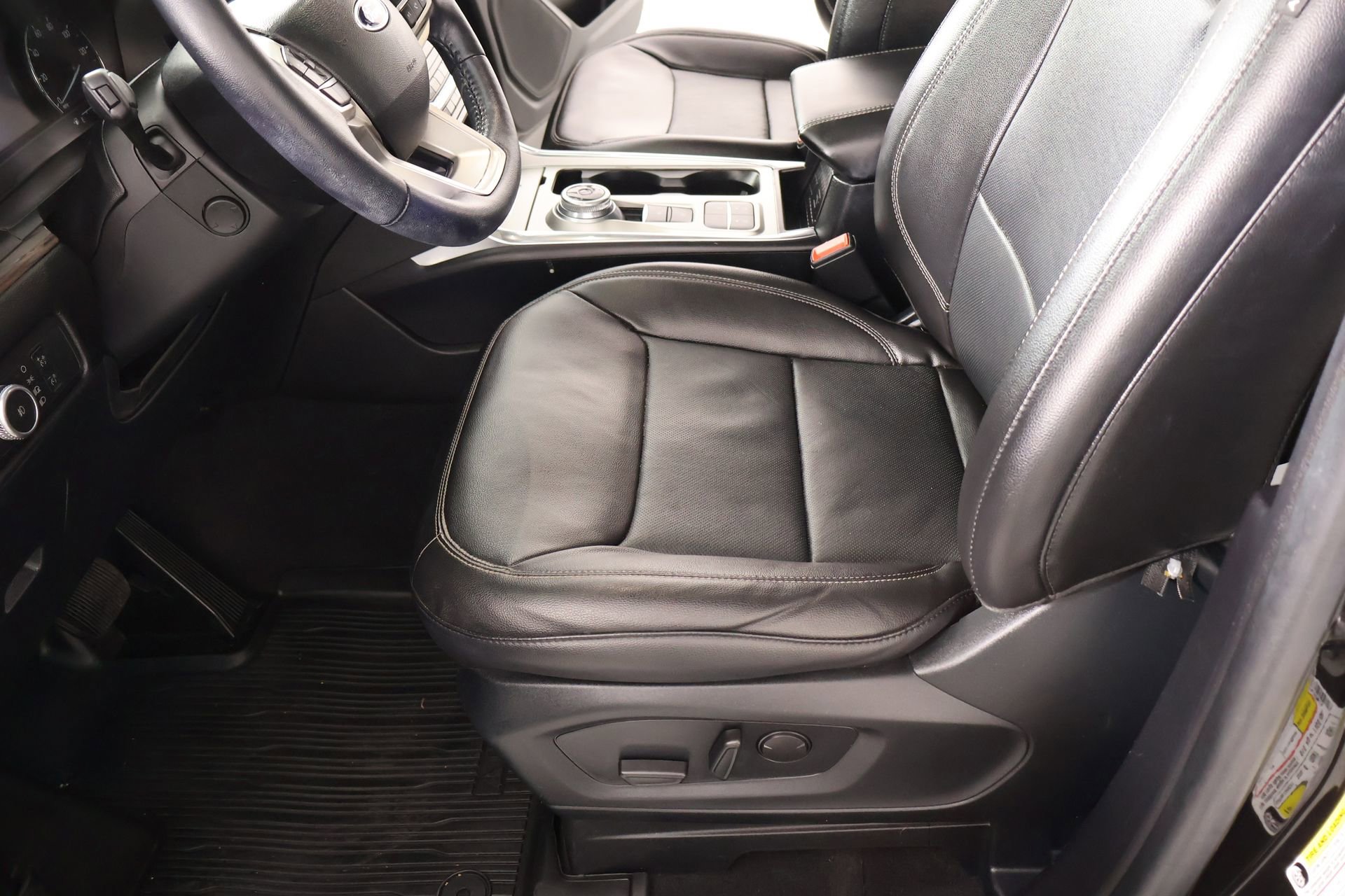 Used 2022 Ford Explorer Limited w/ Limited Technology Package image 12