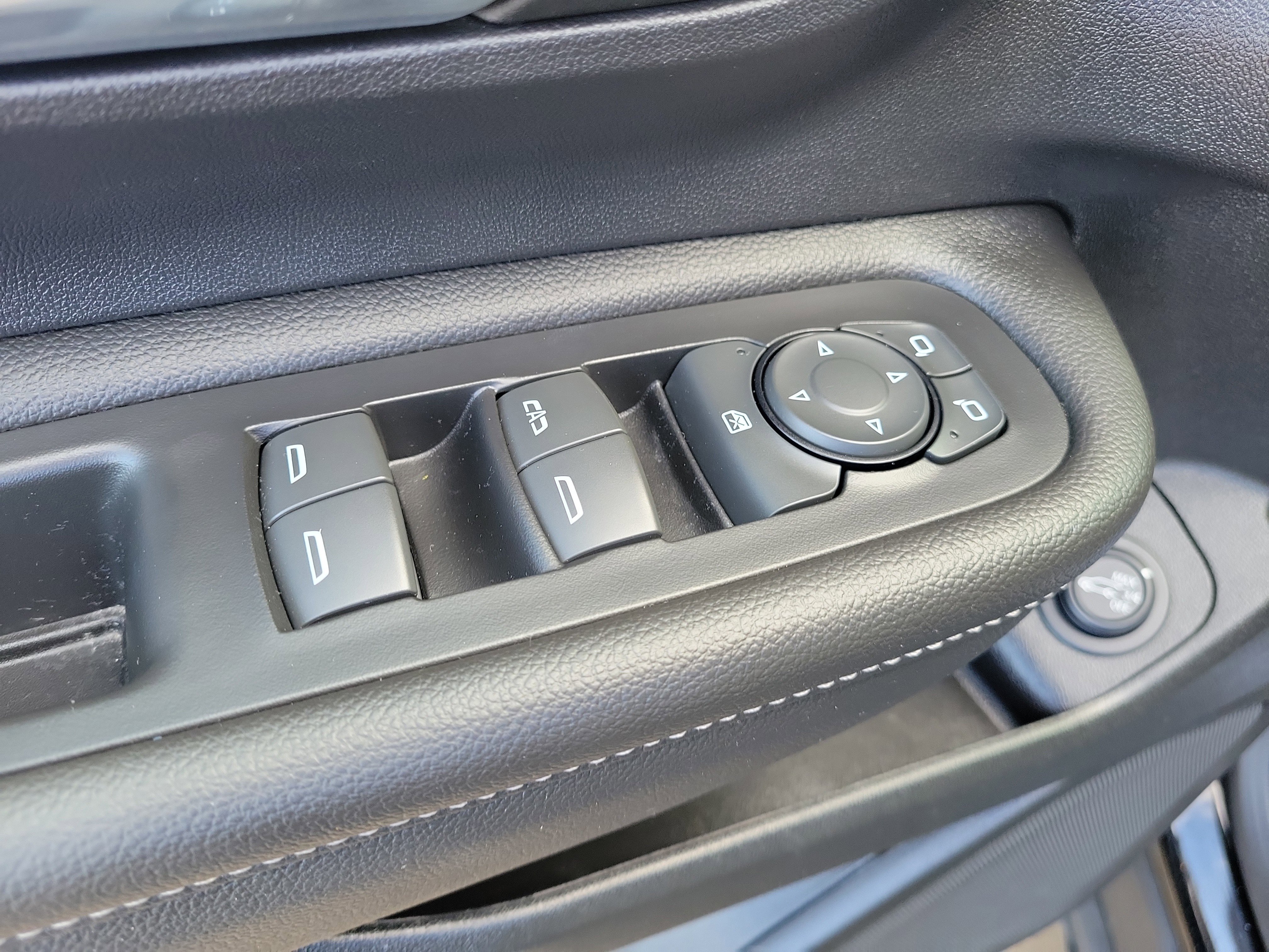 Used 2023 GMC Terrain SLE w/ Driver Convenience Package image 19