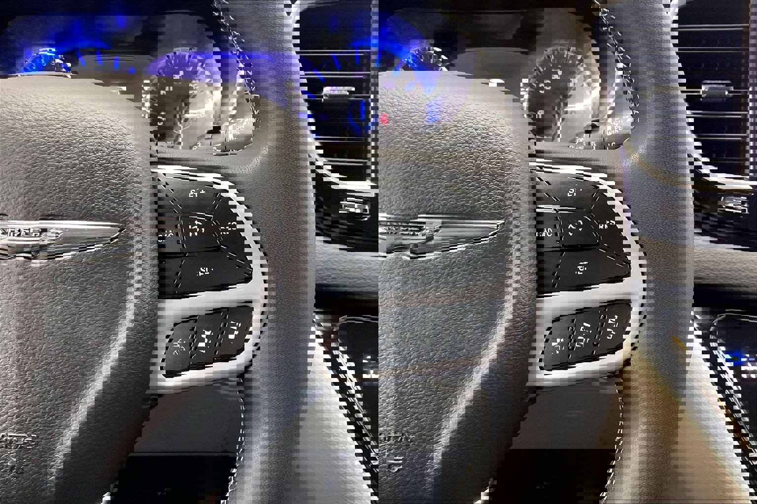 Used 2023 Chrysler Pacifica Touring-L image 21