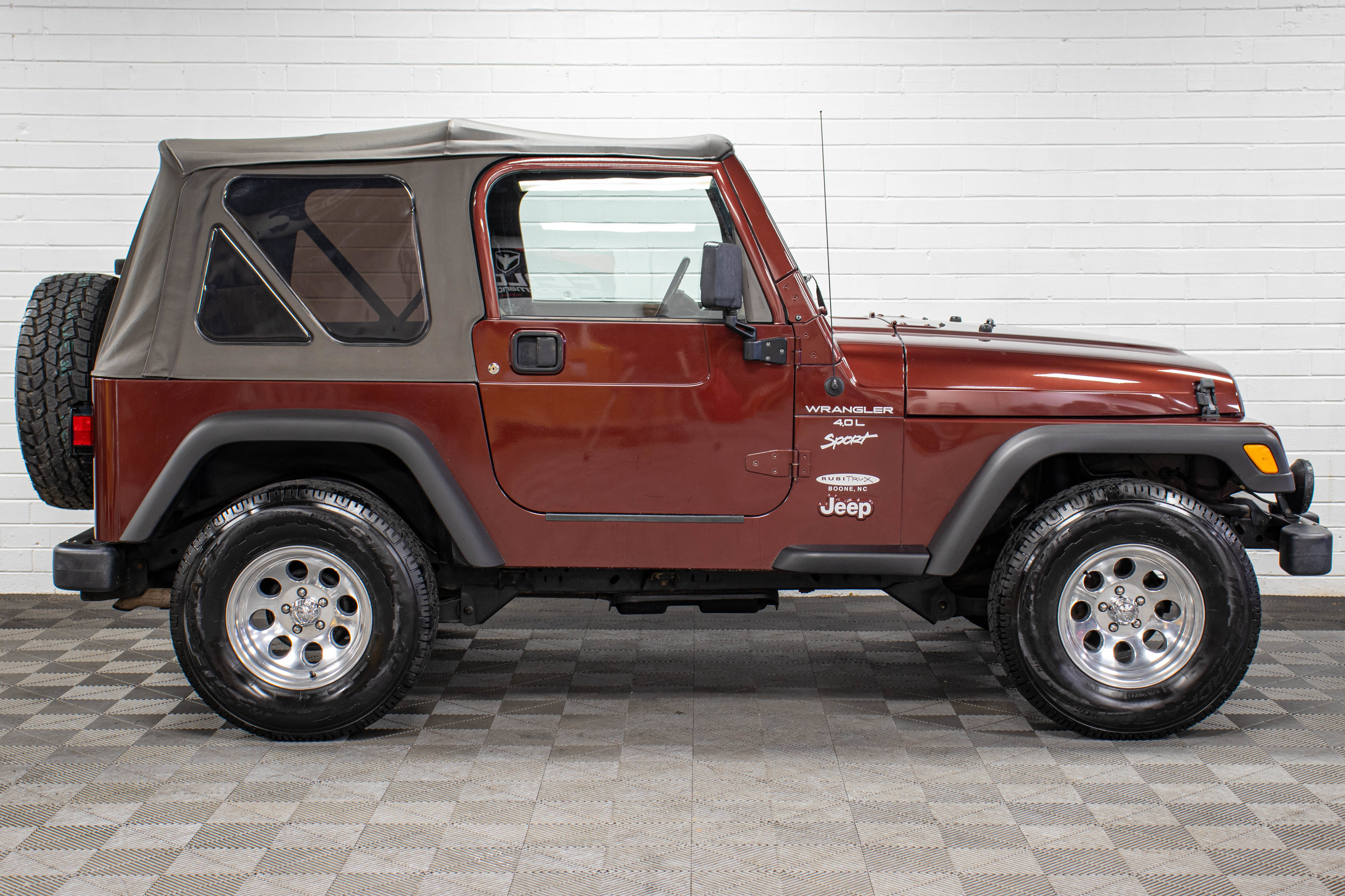 Used 2001 Jeep Wrangler Sport image 2