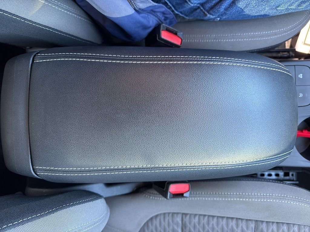 Used 2021 Ford Escape SE w/ SE Sport Appearance Package image 34