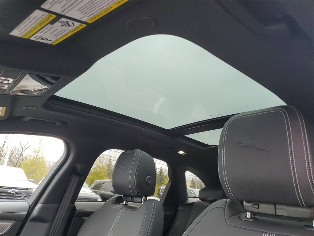 New 2025 Jaguar F-PACE R-Dynamic S image 25