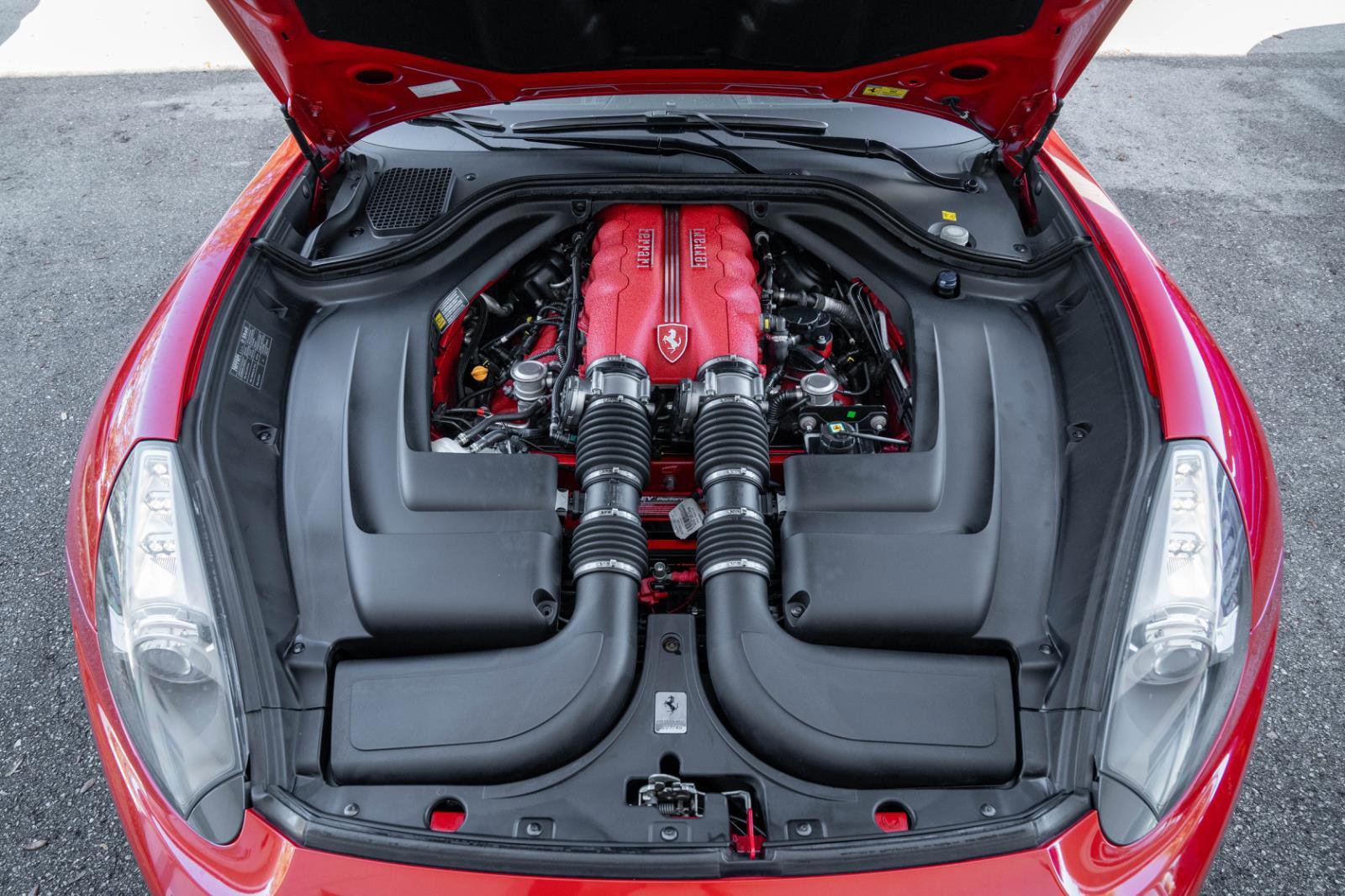 Used 2014 Ferrari California image 25