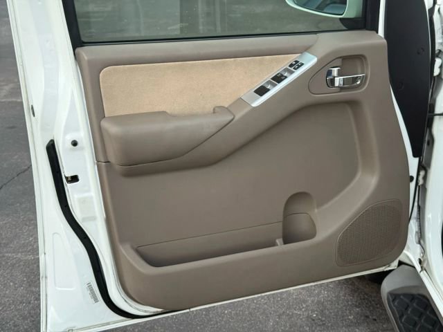 Used 2011 Nissan Pathfinder SV image 21