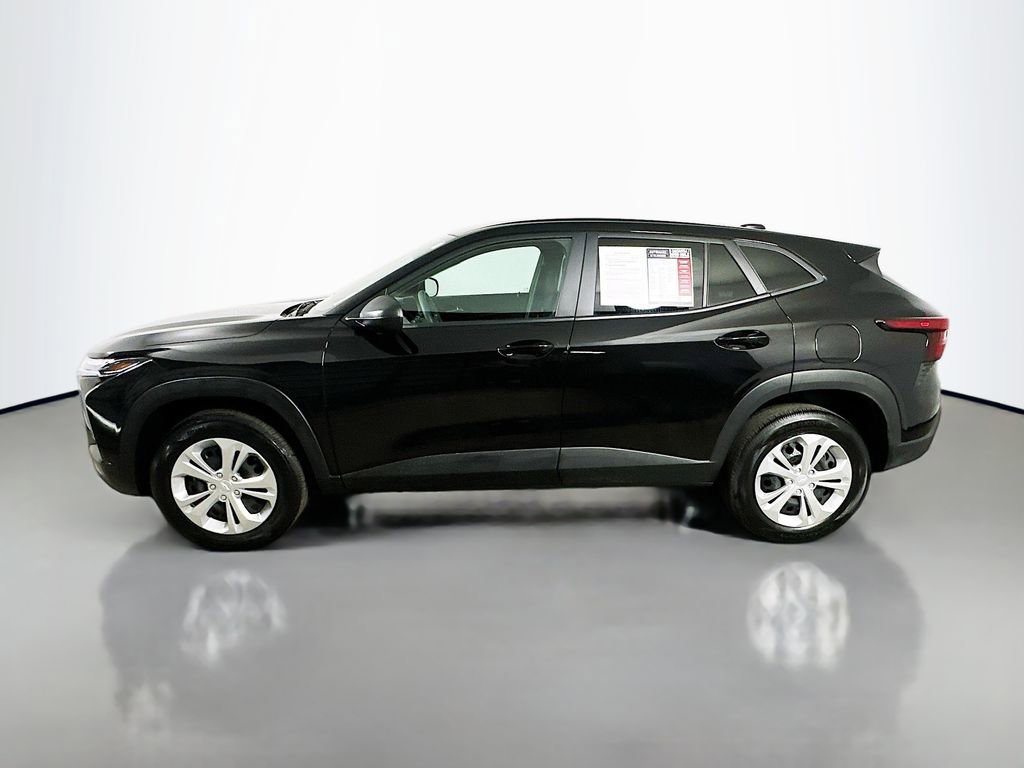 Used 2025 Chevrolet Trax LS FWD image 5