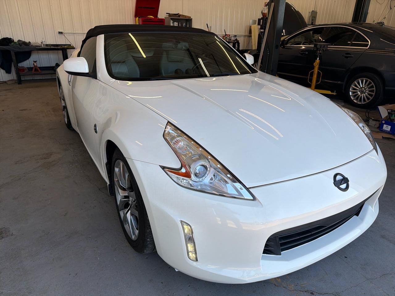 Used 2014 Nissan 370Z Touring RWD image 6
