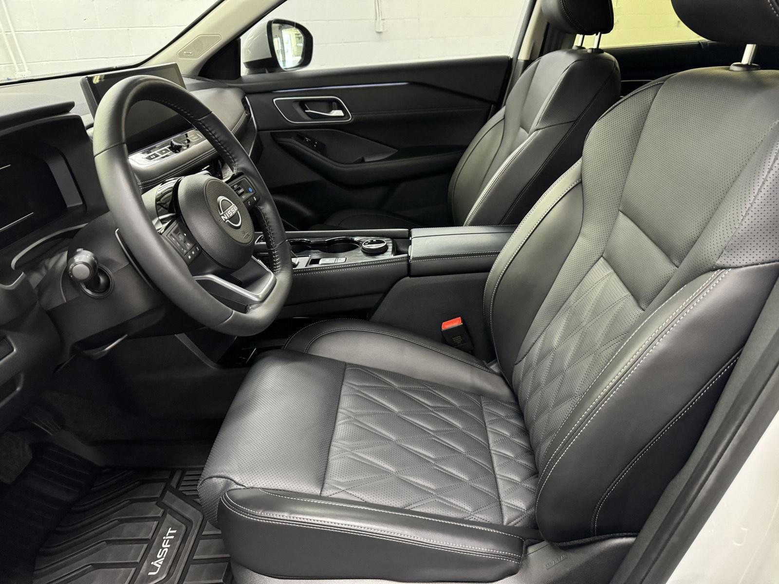 Used 2024 Nissan Rogue Platinum w/ Platinum Premium Package image 10