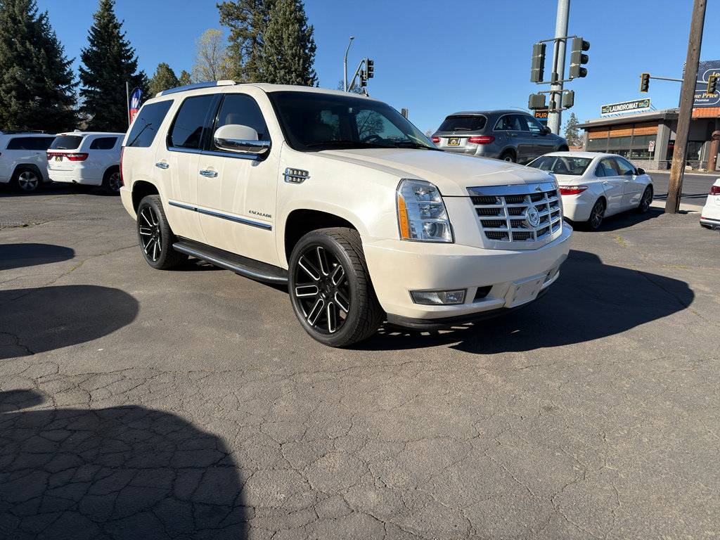 Used 2011 Cadillac Escalade Luxury image 10