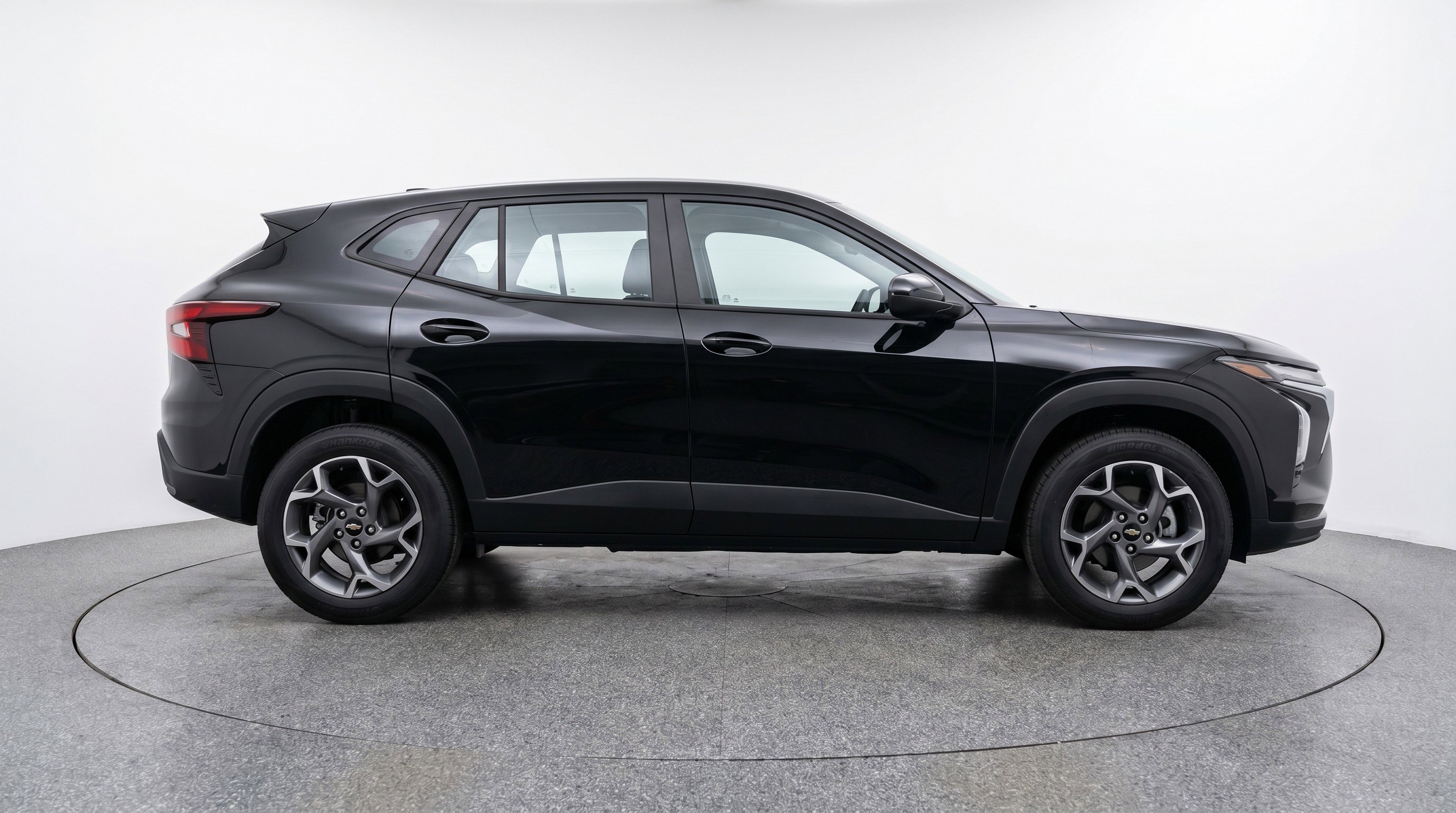 Used 2025 Chevrolet Trax LT FWD image 11
