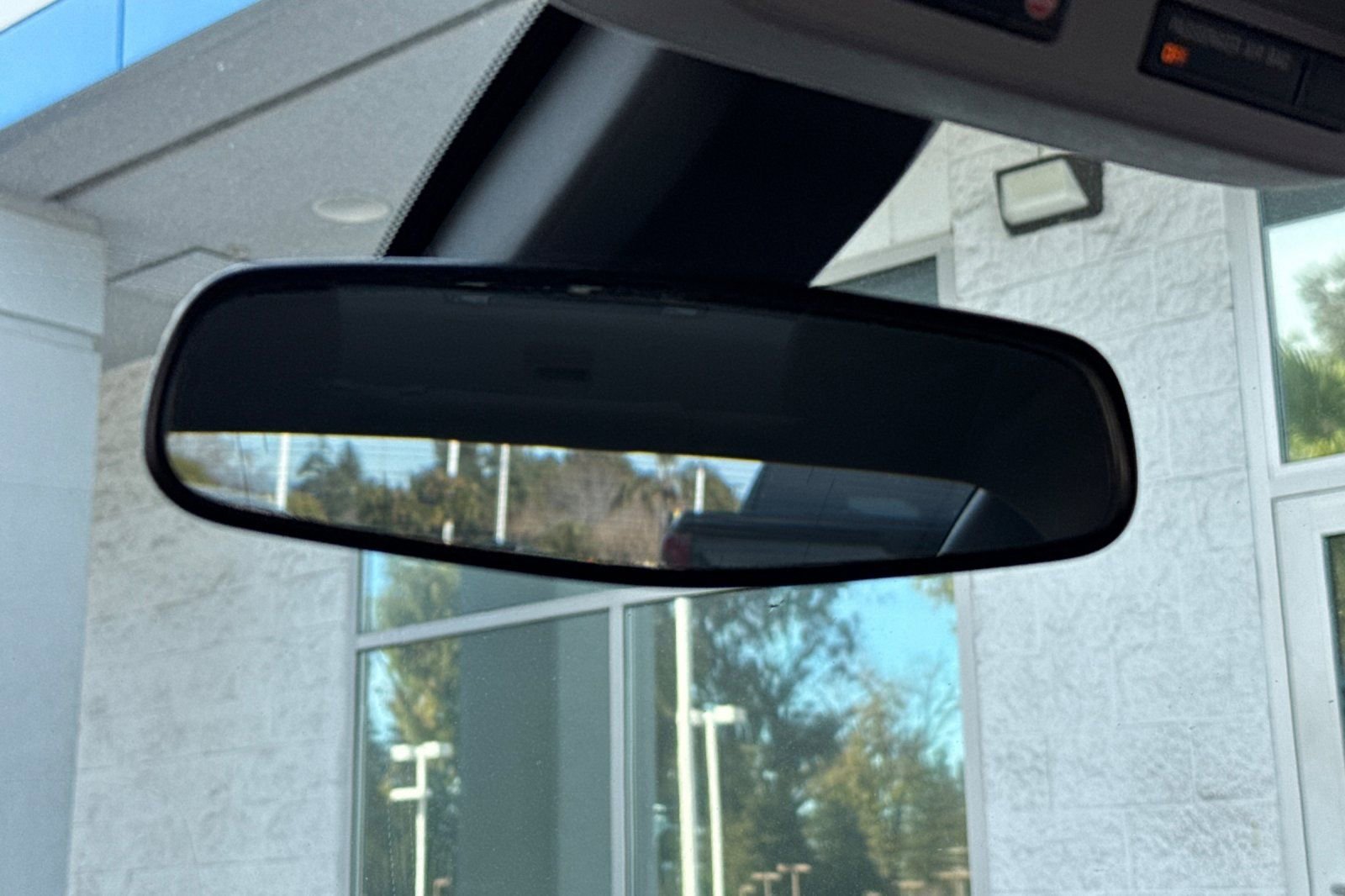 Used 2017 Chevrolet Impala LT image 25