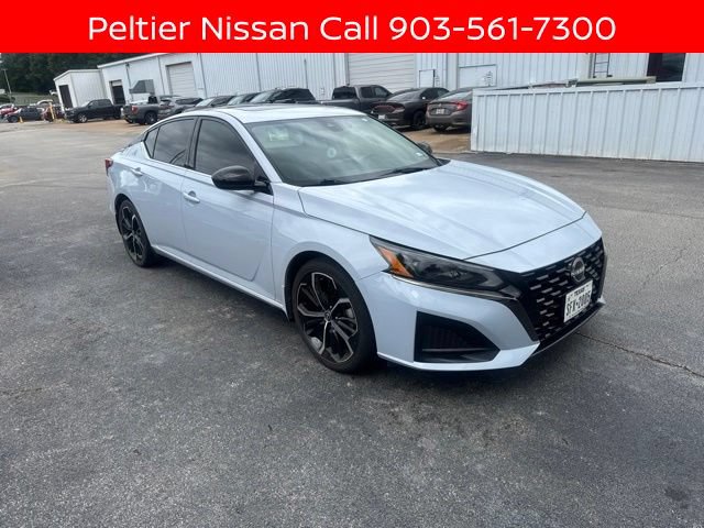 Certified 2023 Nissan Altima 2.5 SR w/ SR Premium Package FWD image 1