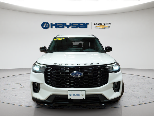 Used 2025 Ford Explorer ST-Line AWD/4WD image 2