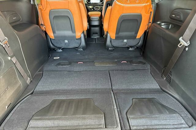 New 2026 Chrysler Pacifica Pinnacle image 14