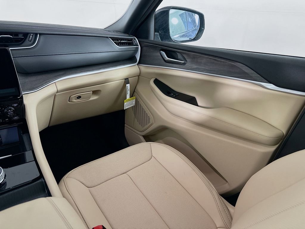 New 2025 Jeep Grand Cherokee L Limited w/ Luxury Tech Group II image 32