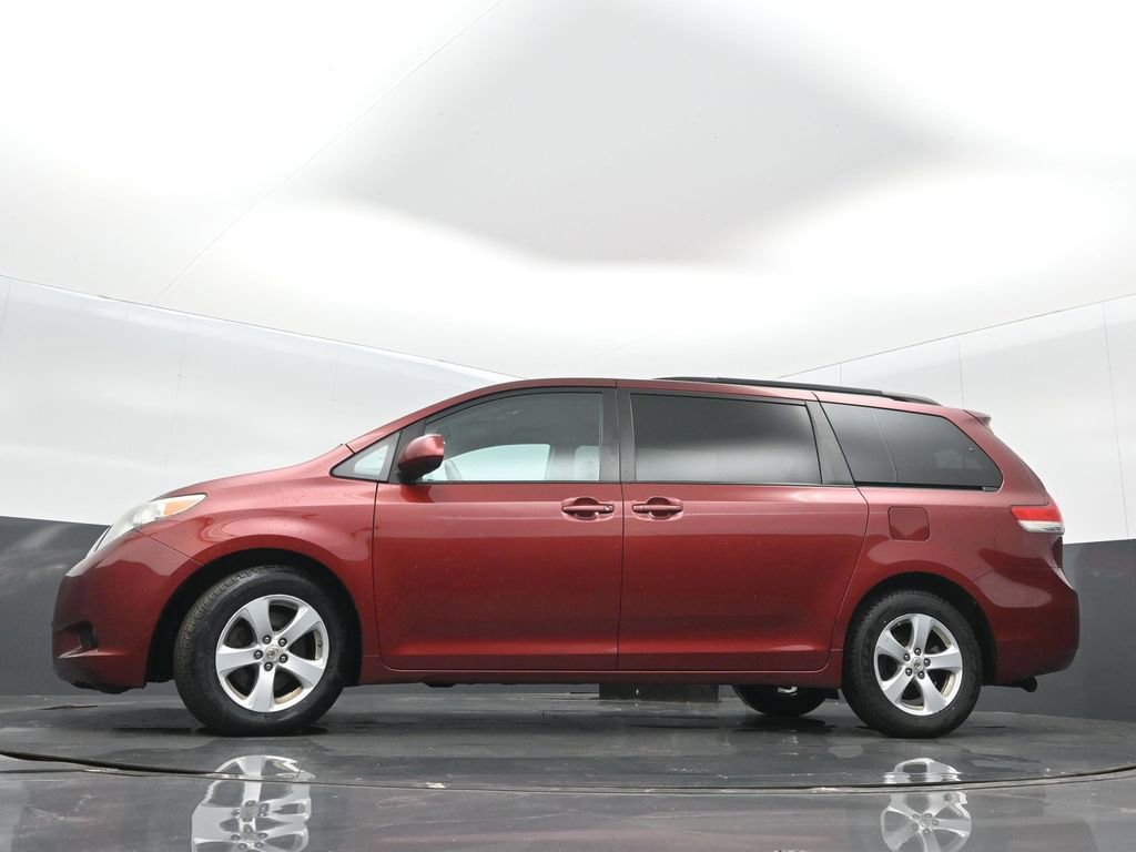 Used 2012 Toyota Sienna LE w/ Towing Pkg image 26