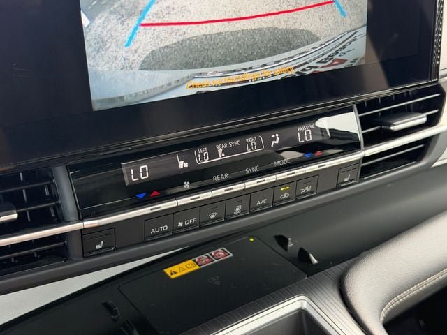 Certified 2026 Toyota Sienna XLE FWD image 25