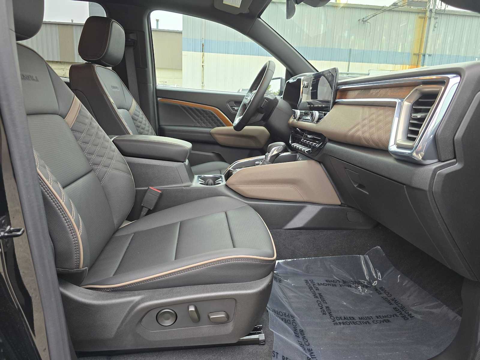 Used 2025 GMC Canyon Denali w/ LPO, Denali Black Edition AWD/4WD image 10