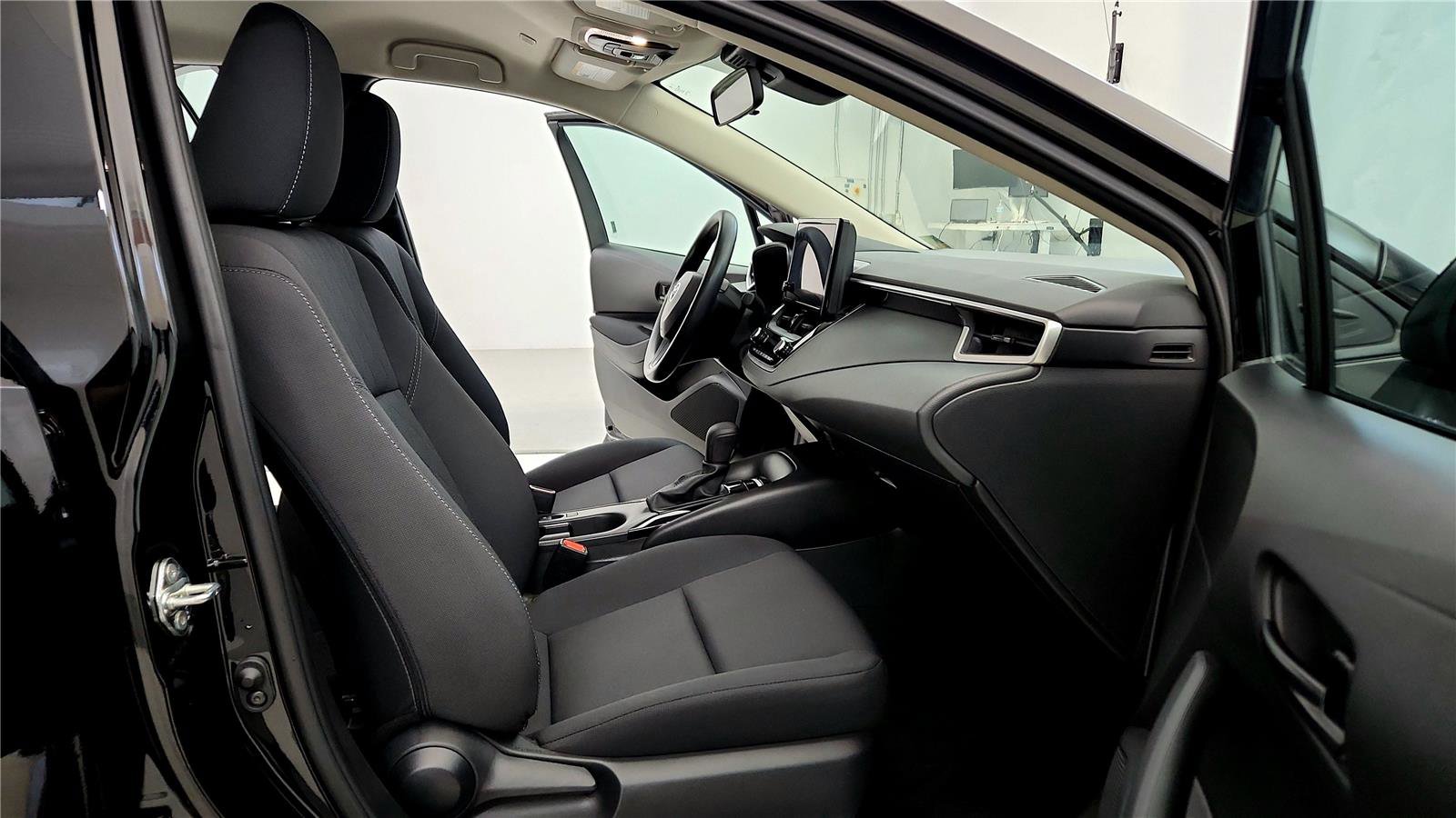 Used 2023 Toyota Corolla LE w/ Carpet Mat Package (TMS) image 17