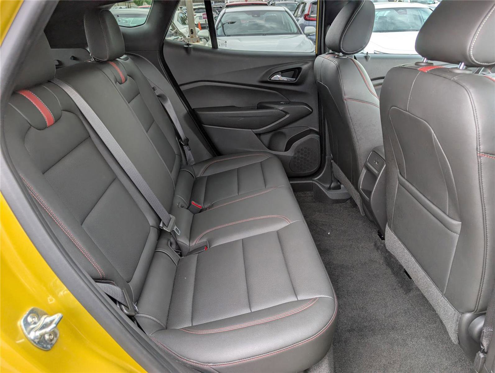 Used 2025 Chevrolet Trax RS w/ Sunroof Package FWD image 13