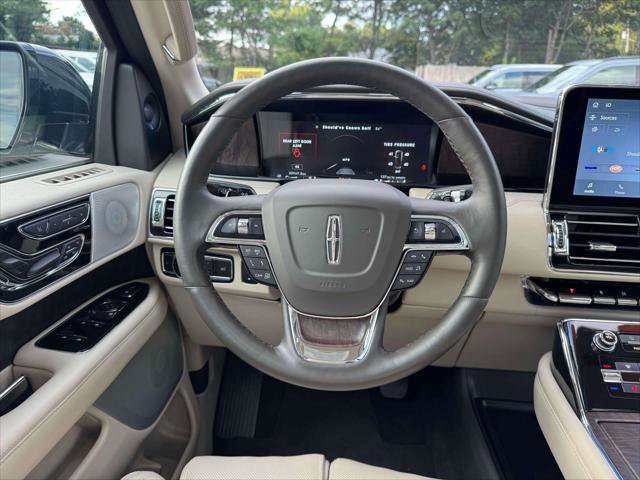 Used 2021 Lincoln Navigator L Reserve w/ Luxury Package AWD/4WD image 22
