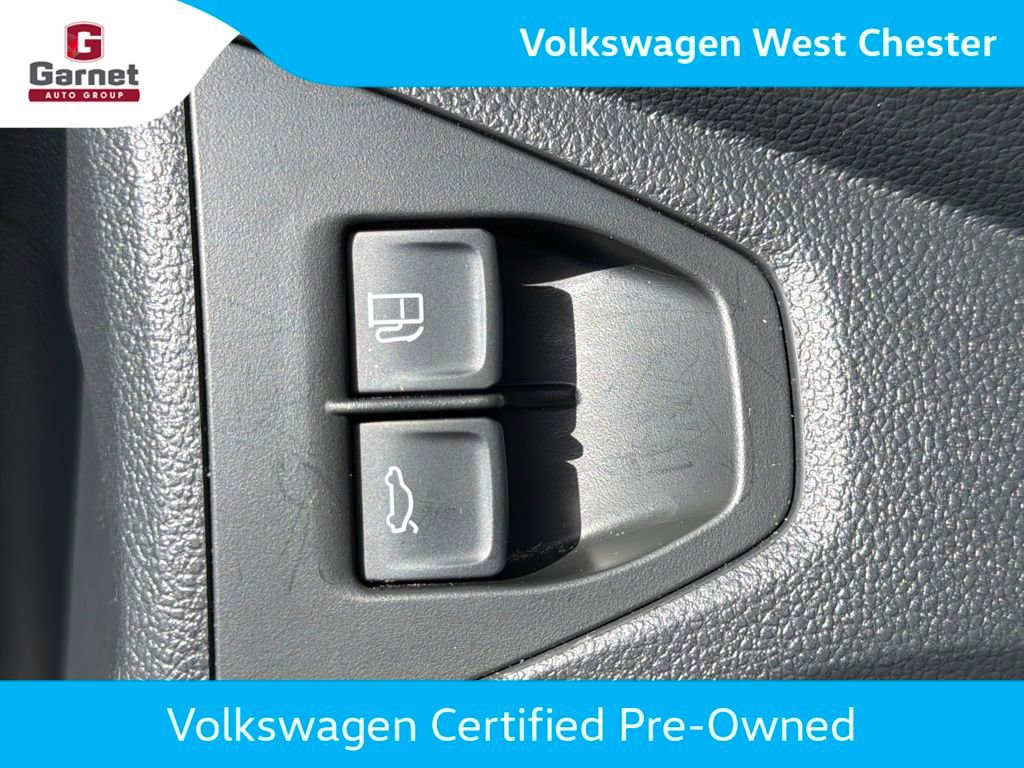 Certified 2023 Volkswagen Jetta SE FWD image 35