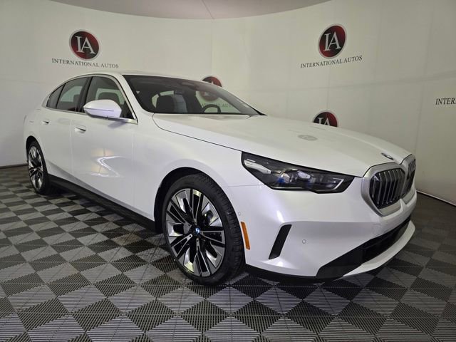 New 2025 BMW 530i xDrive w/ Premium Package image 1