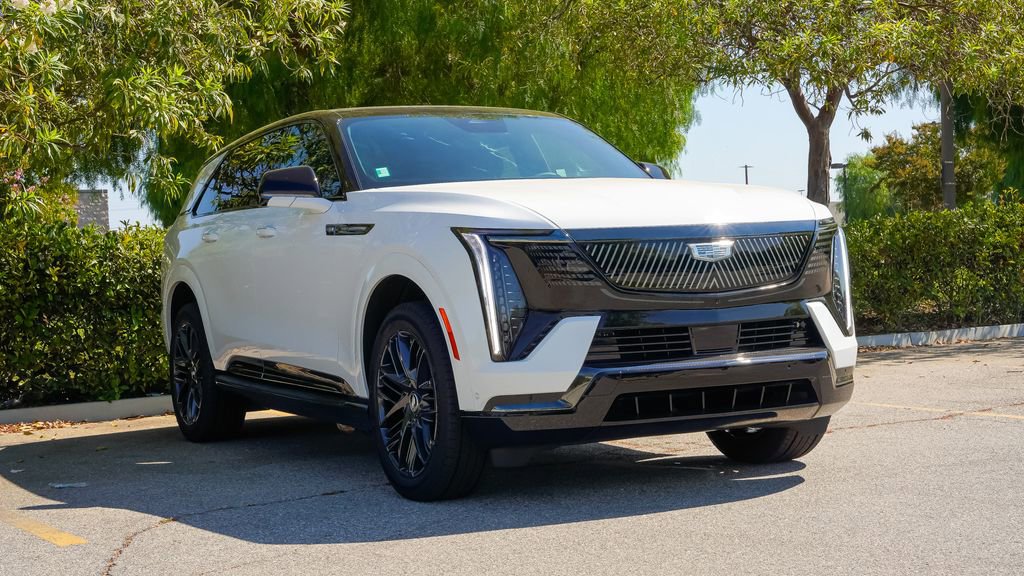 New 2025 Cadillac Escalade IQ Sport 2 w/ LPO, ONYX Package image 5