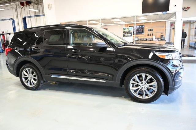 Used 2022 Ford Explorer XLT w/ Equipment Group 202A image 4