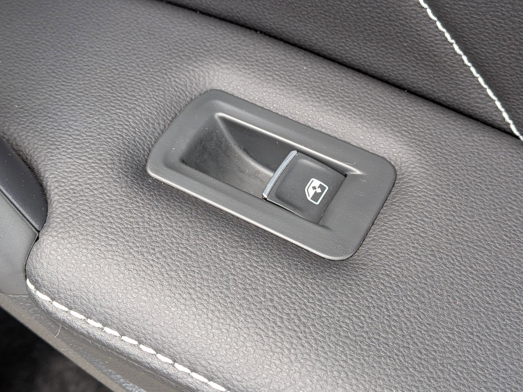 Used 2024 Volkswagen Tiguan SE R-Line image 34