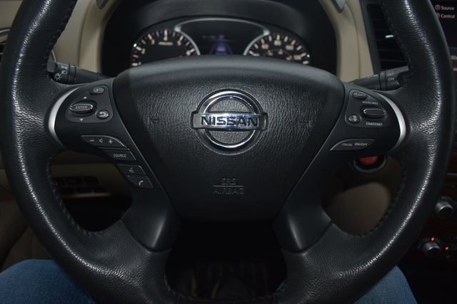 Used 2017 Nissan Pathfinder Platinum w/ Family Entertainment Package image 23