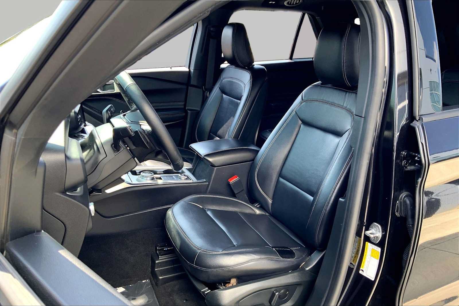 Used 2020 Ford Explorer XLT w/ Equipment Group 202A AWD/4WD image 9