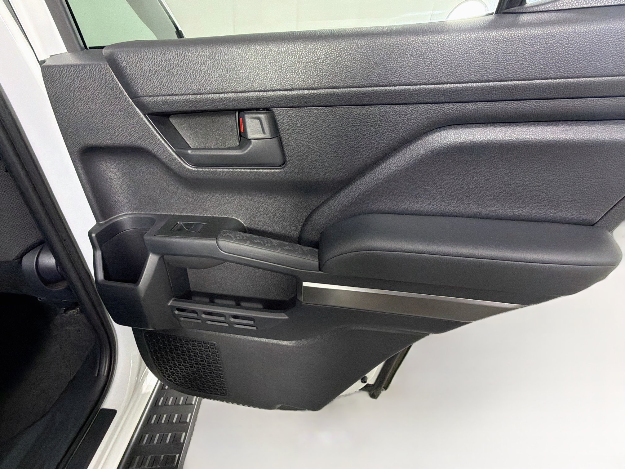 Used 2025 Toyota 4Runner SR5 AWD/4WD image 28