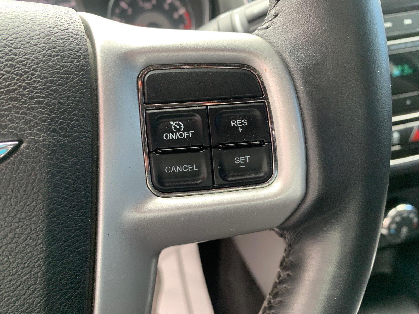 Used 2013 Chrysler 200 Limited FWD image 10