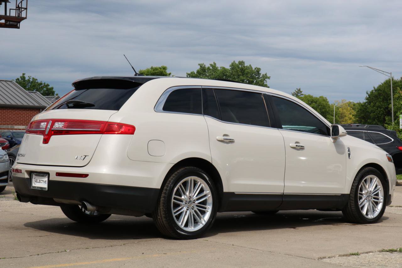 Used 2019 Lincoln MKT AWD image 9