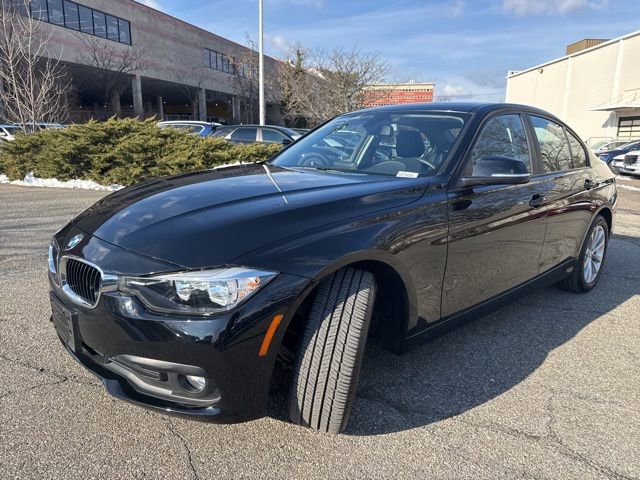 Used 2017 BMW 320i xDrive Sedan image 3