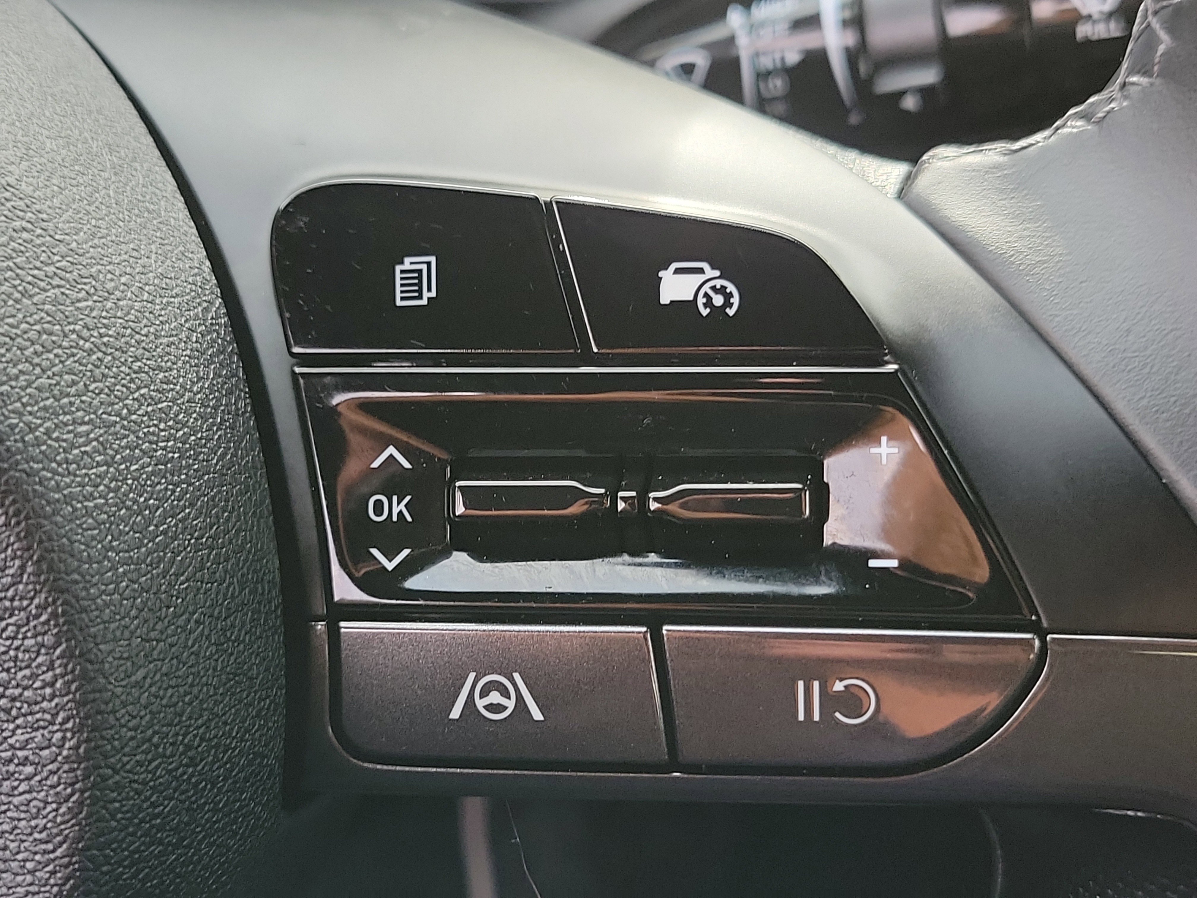 Certified 2025 Hyundai Elantra Sport FWD image 9