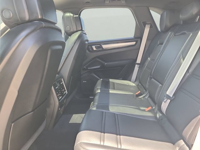 Used 2023 Porsche Cayenne Platinum Edition AWD/4WD image 8