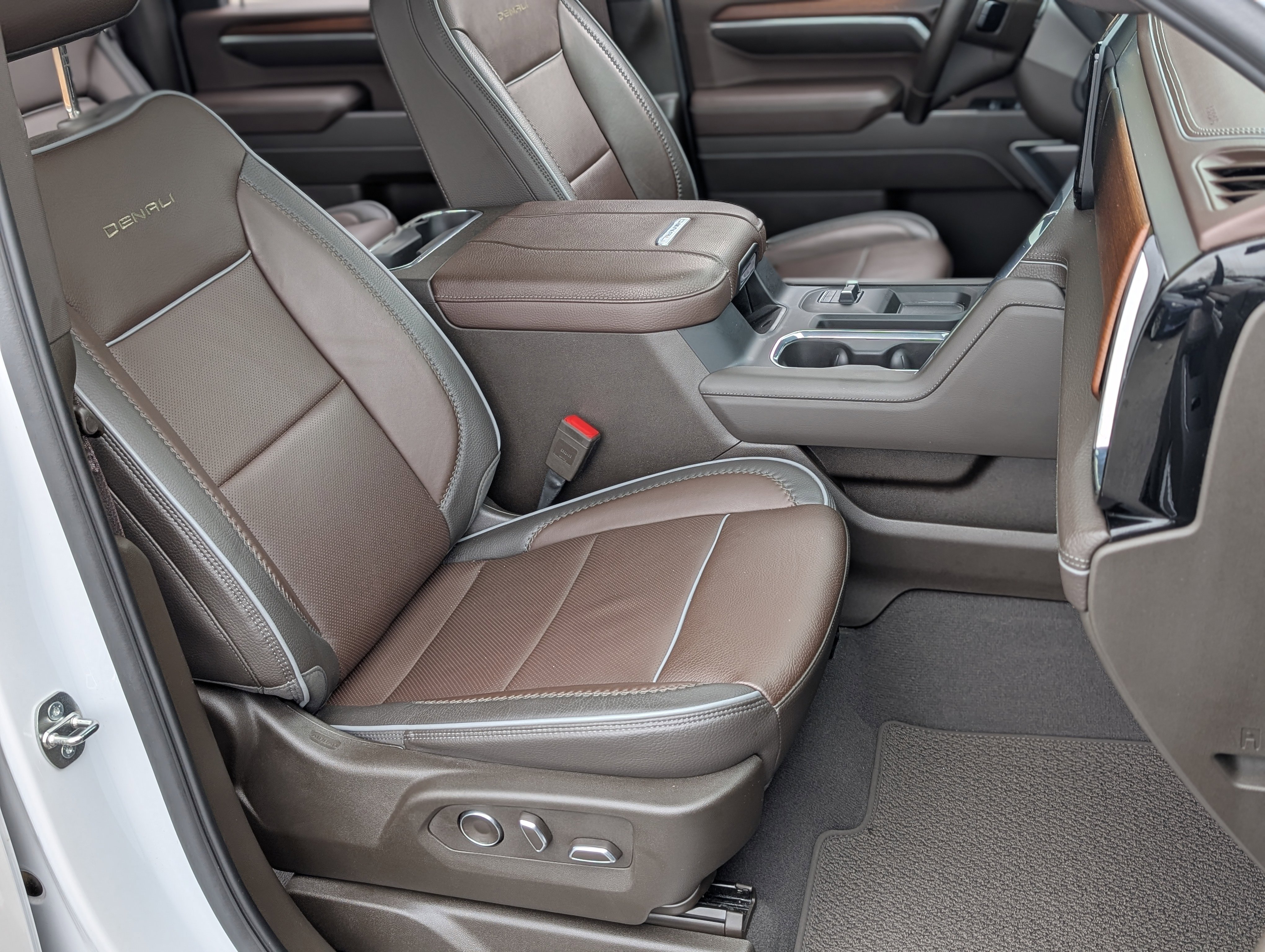 Used 2024 GMC Sierra 2500 Denali w/ Denali Reserve Package image 21