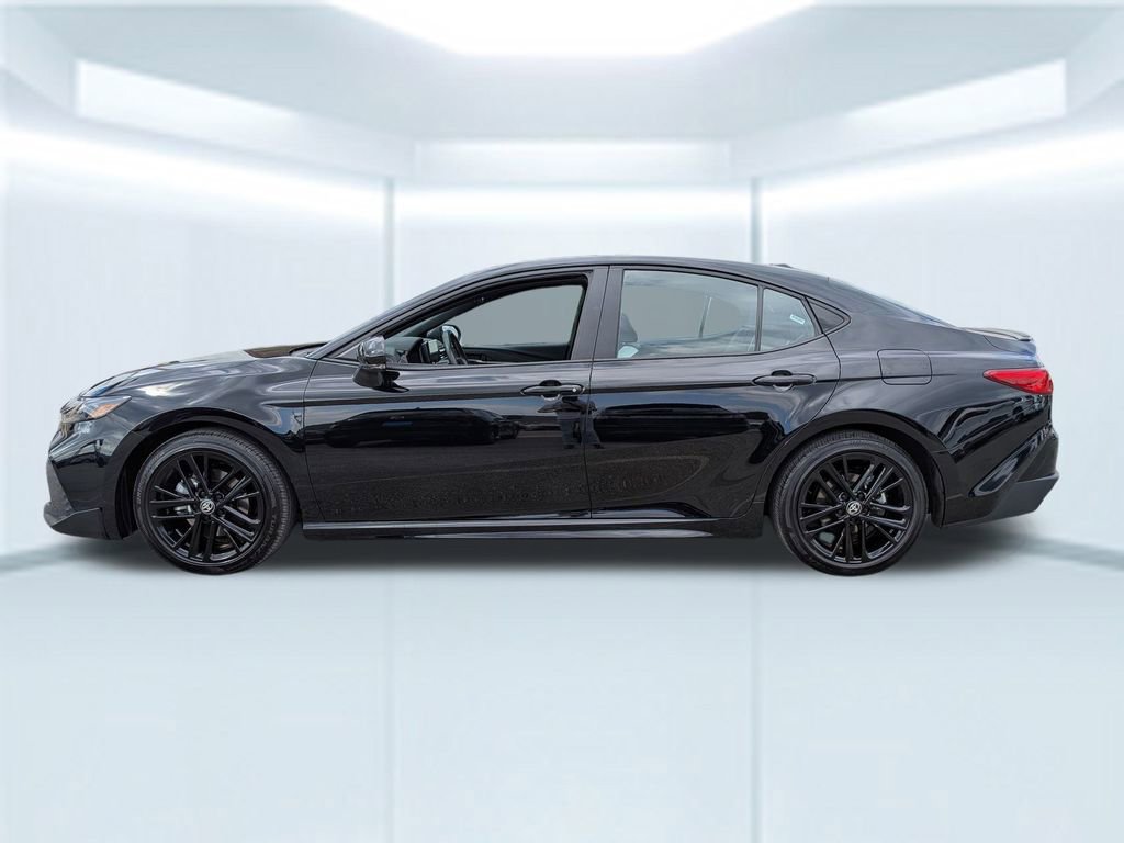 Used 2025 Toyota Camry SE image 2