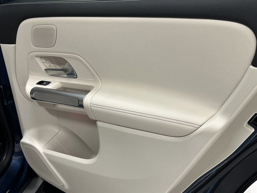Certified 2023 Mercedes-Benz EQB 300 4MATIC image 17