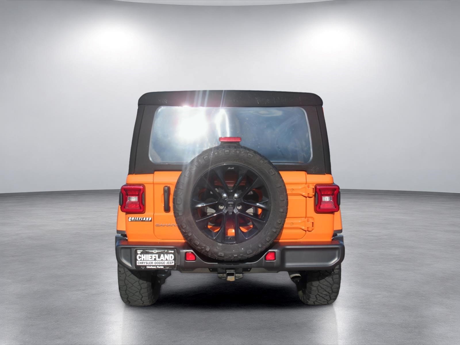 Used 2025 Jeep Wrangler Unlimited Sahara AWD/4WD image 6