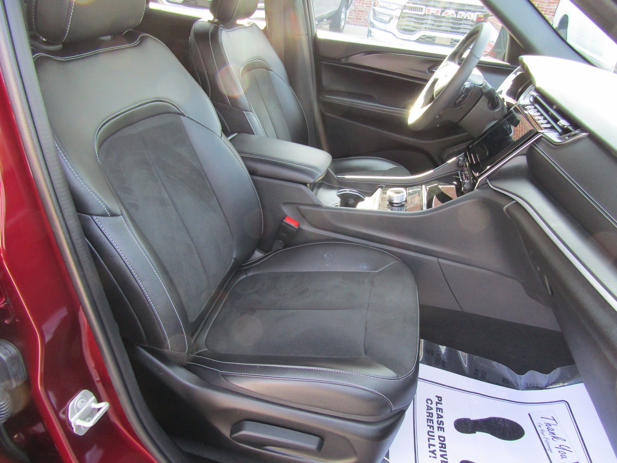 Used 2024 Jeep Grand Cherokee Altitude AWD/4WD image 16