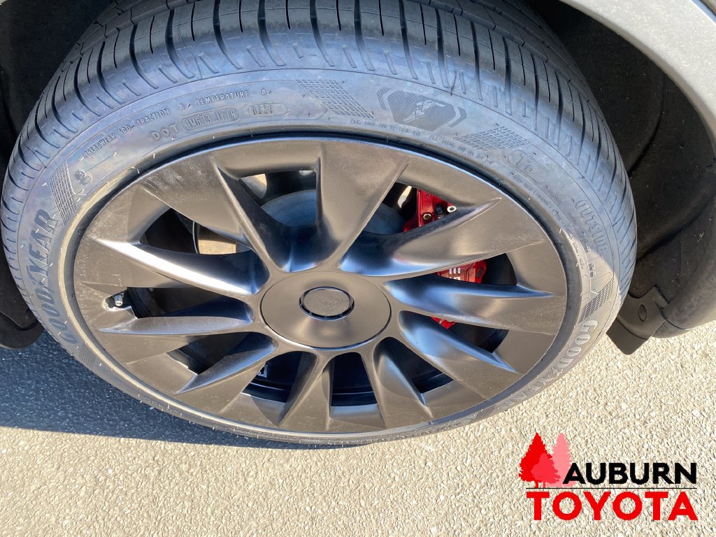Used 2023 Tesla Model Y Long Range AWD/4WD image 23